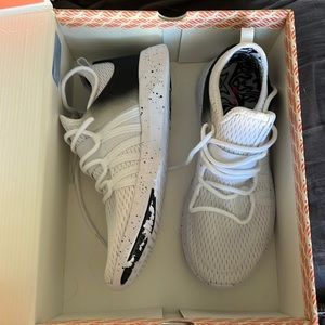 White Fabletics running shoes